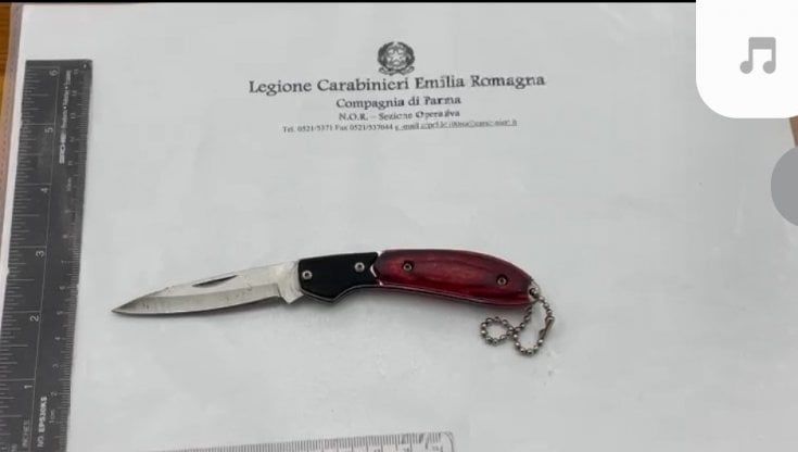 Corniglio, 62enne accoltellato in strada. Arrestato un 29enne per tentato omicidio 