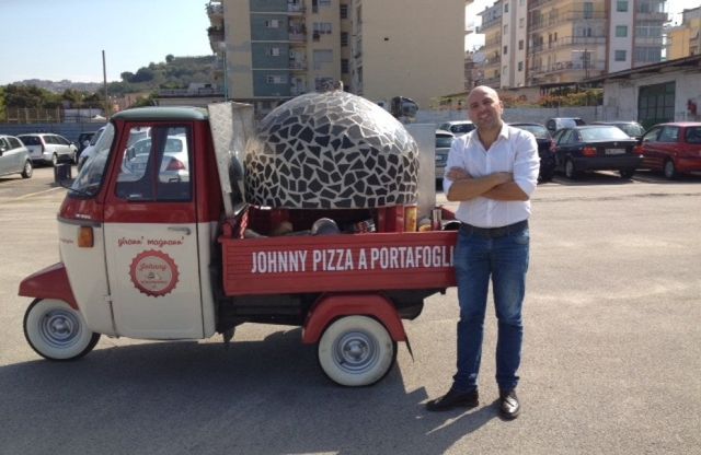 Street food, è napoletano il brevetto dell'Apecar con forno a legna