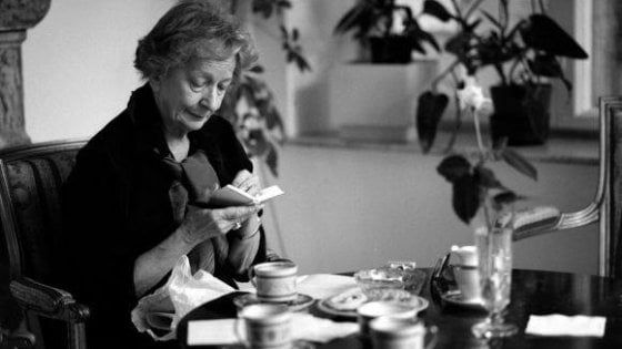 Foyer Szymborska, pasticcini e reading poesia al Teatro Rossi Aperto