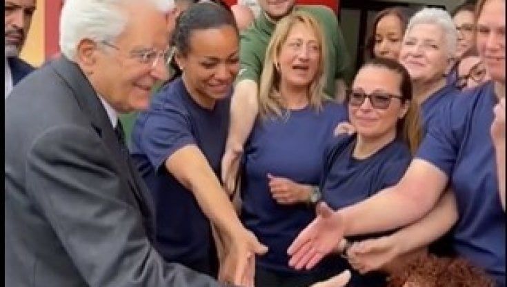 Mattarella a Reggio Emilia anticipa il primo maggio: "Lavoro precario stride con lo sviluppo, Pnrr ineguagliabile opportunità"