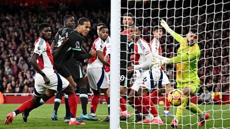 Il Liverpool perde la vetta ma non la partita: Arsenal rimontato, 2-2