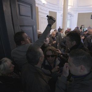 Castellammare, tafferugli in Consiglio comunale: manca la clausola per la riassunzione degli ex termali