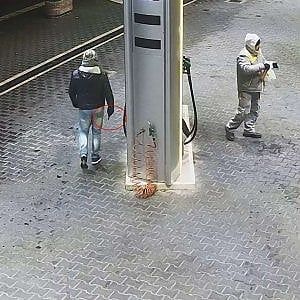 Palermo, rapinatori seriali al distributore di benzina: presi dopo l'ottavo colpo