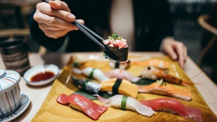 Sushi, mangiare pesce crudo senza rischi. I consigli dell'esperta