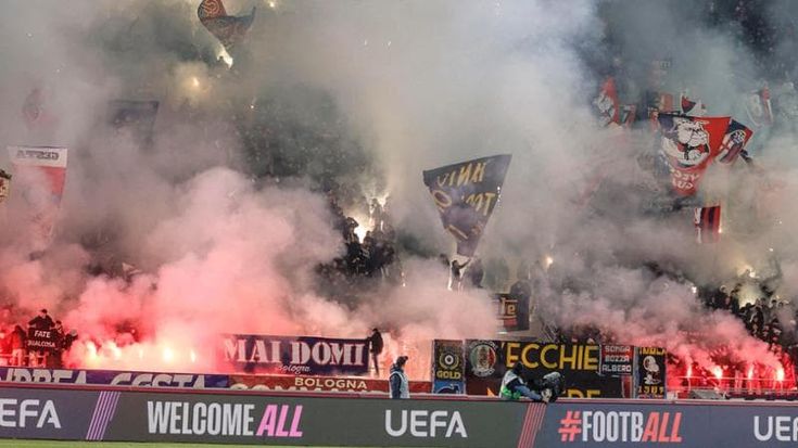 L’Uefa striglia i rossoblù: curva chiusa, ma la pena è sospesa