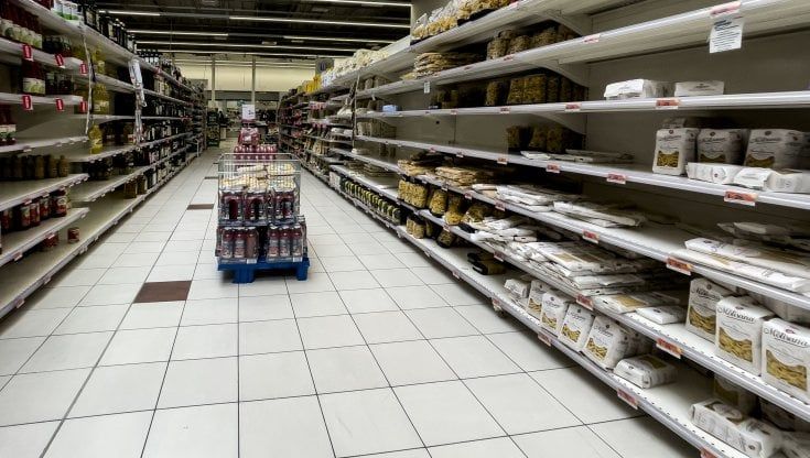 Razionamento per gas e supermercati: cosa ha detto Draghi e cosa significa per gli italiani