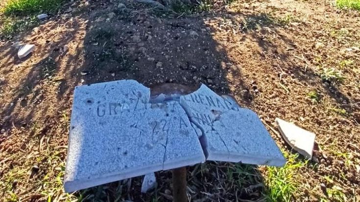 Lo sfregio alla memoria delle vittime del disastro aereo di Capo Gallo: “Targhe distrutte, rimosse o coperte dalla vegetazione”