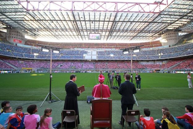 Milano, la festa dei cresimandi con Delpini: in 50mila a San Siro