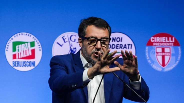 Salvini: “In Ucraina mazzette usate per le mignotte”. A Roma la piazza bipartisan per Kiev
