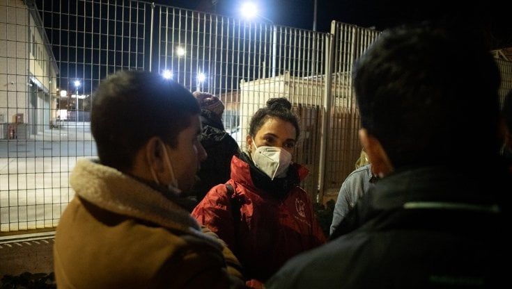 "Abusati e venduti, respinti illegalmente alle frontiere dell'Italia centinaia di minori migranti", La denuncia di Save the children
