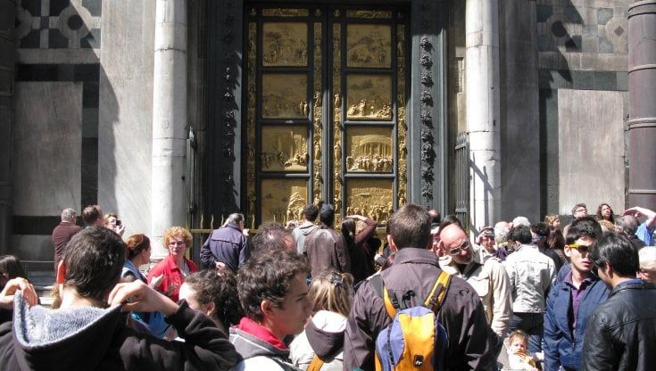 Tassa di soggiorno a Firenze, aumenti per tutti dai 5 stelle agli Airbnb. Gli albergatori: "La città più cara d'Italia"