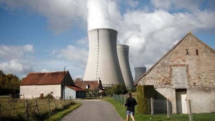 Energia, accordo Francia-Germania: nucleare più rinnovabili per pagare meno le bollette
