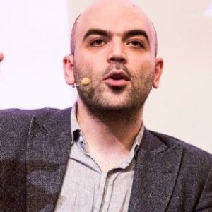 Roberto Saviano torna a Napoli per presentare "Bacio feroce"