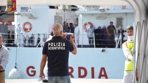Migranti, il Colle e Gentiloni 'blindano' Minniti: "Grande lavoro e risultati"