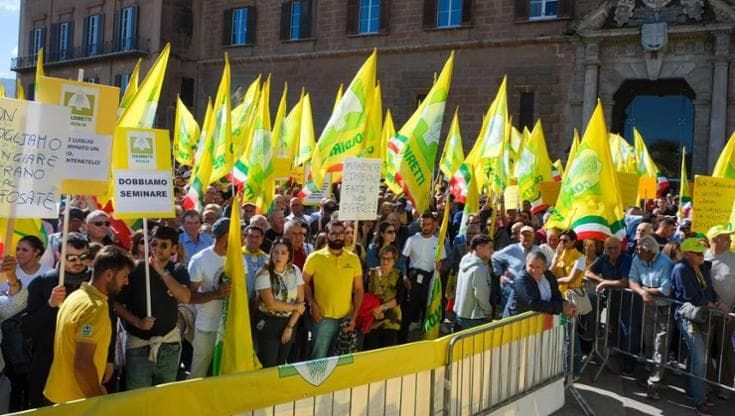 Coldiretti, in 3.500 davanti all’Ars: “Non tagliate i fondi per l’agricoltura e la pesca”