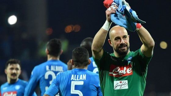 Napoli, rivoluzione dei portieri: Reina andrà al Milan. Leno è la prima alternativa