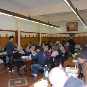 Cibo, 4 milioni di italiani in coda alle mense dei poveri
