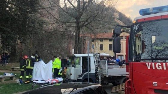Vicenza, camion in fuga da posto di blocco travolge un passeggino: bimbo gravissimo