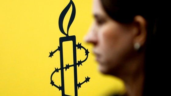 Amnesty lascia l'India: "Trattati come criminali. Da governo, caccia alle streghe"