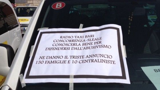 Bari, la serrata dei taxi: "Il Comune ci ascolti". Poi lo sciopero rientra