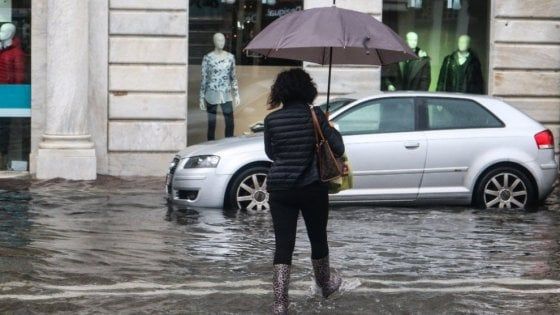 Maltempo, fulmini sulla Faentina: per otto treni ritardi fino a 110 minuti