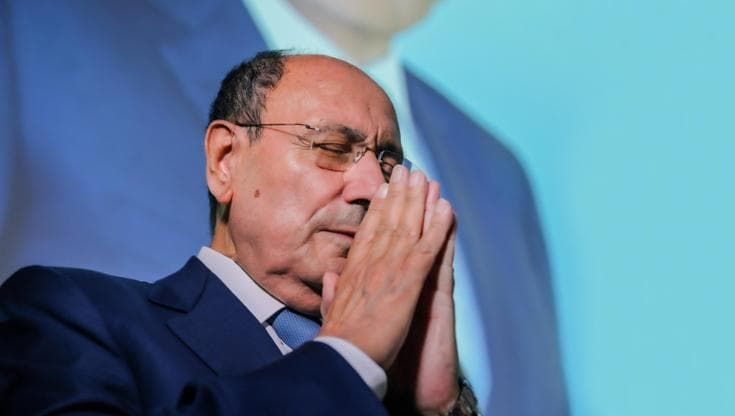 Fra minacce e veleni, il lento addio del presidente Schifani: “Si scordino la manovra”