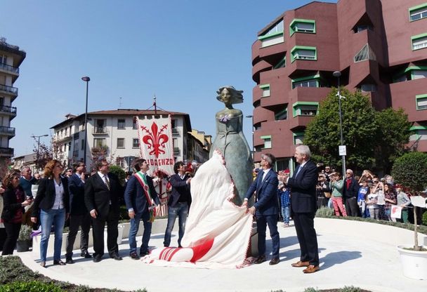 Benvenuta "Fiorenza", in piazza San Iacopino arriva la statua di Talani