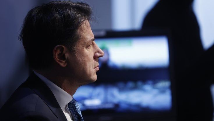Conte e le sue giravolte: dal condono di Ischia ai vaccini