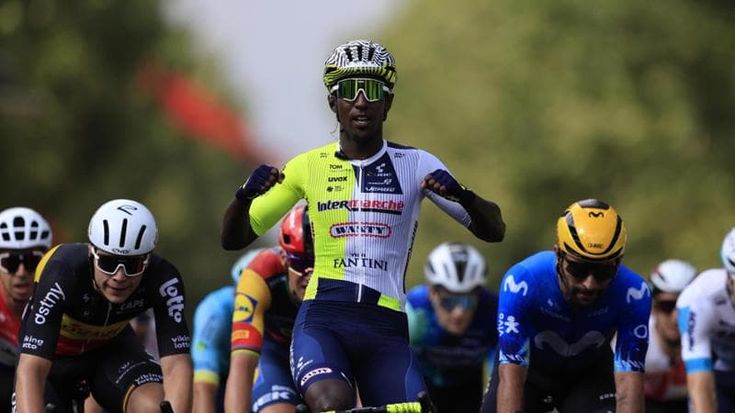 Biniam Girmay, l’Africa che vince nel ciclismo: “I pomeriggi con mio padre alla tv a guardare il Tour de France”