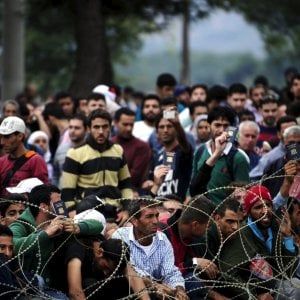 Migranti, Migrantes (Cei) a Renzi: "Concedere permessi umanitari"