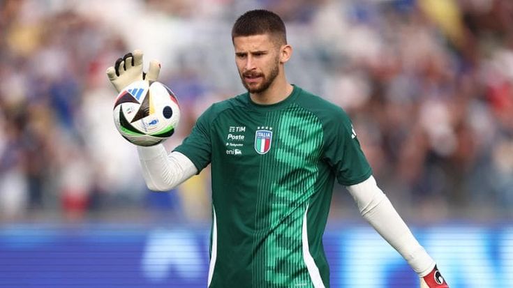 Tra Spalletti e Dibu Martinez non mettere il dito. La Juve va su Vicario