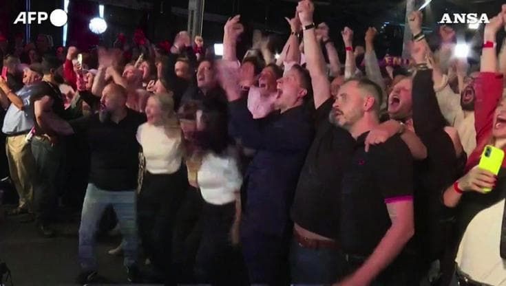 Elezioni in Germania, a Berlino Die Linke festeggia la vittoria sulla CDU