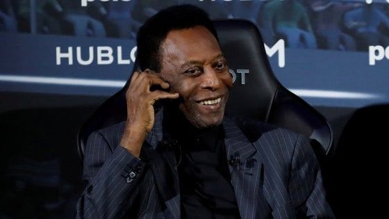 Pelé rassicura i tifosi: ''Grazie per le preghiere, sto bene"