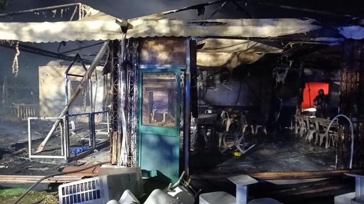 Valleranello, incendio al ristorante: esplosioni e colonna di fumo