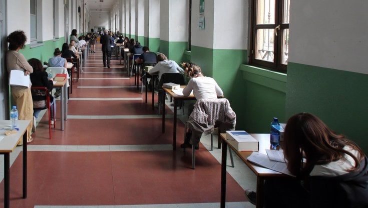 Il ritorno degli scritti: oggi maturità per 7mila a Genova