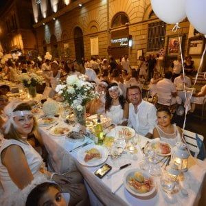 Bari, torna la 'cena bianca': appuntamento il 14 luglio, ma il luogo è ancora top secret