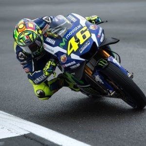 MotoGp, Silverstone:  warm-up bagnato, Rossi undicesimo