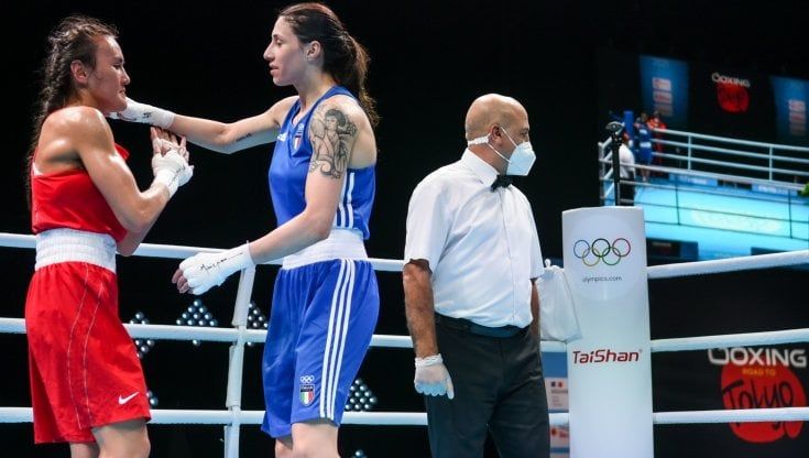 Boxe, Irma Testa vince e si qualifica per l'Olimpiade di Tokyo. Disfatta storica in campo maschile