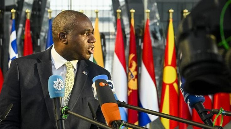 Il ministro britannico Lammy: “Delusi dai dazi, ma bisogna reagire con calma e negoziare con Trump”