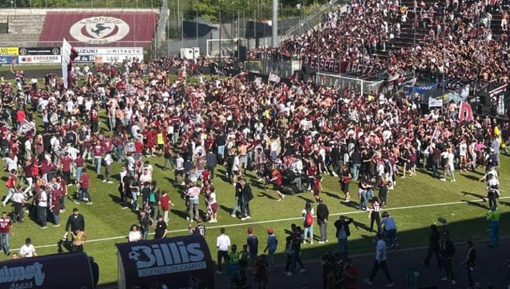 Arezzo fa festa per il ritorno in B dopo quasi vent'anni: "Un'emozione fantastica"