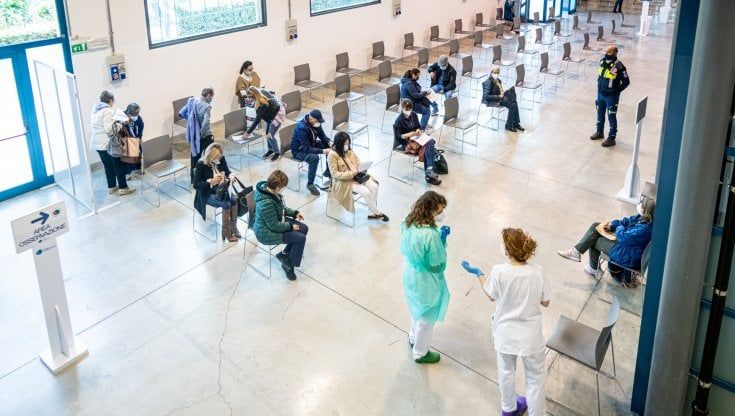 Il virologo Giovanni Maga: "Regole e vaccini, ecco perché i decessi finalmente iniziano a scendere"