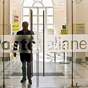 Tlc, l'Antitrust bacchetta Poste: apra agli altri operatori