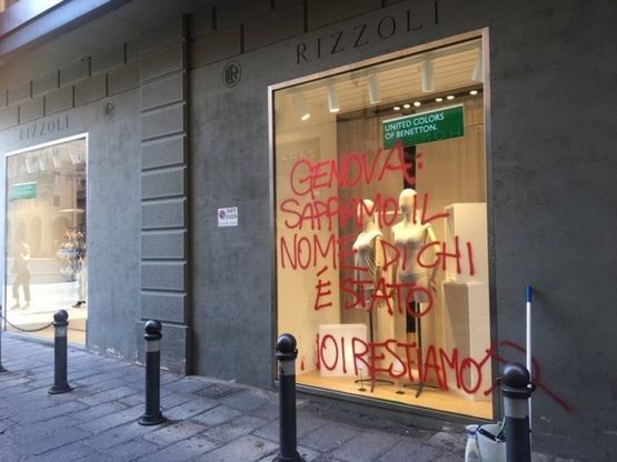 Bologna, scritta contro Benetton: "Genova, sappiamo chi è stato"