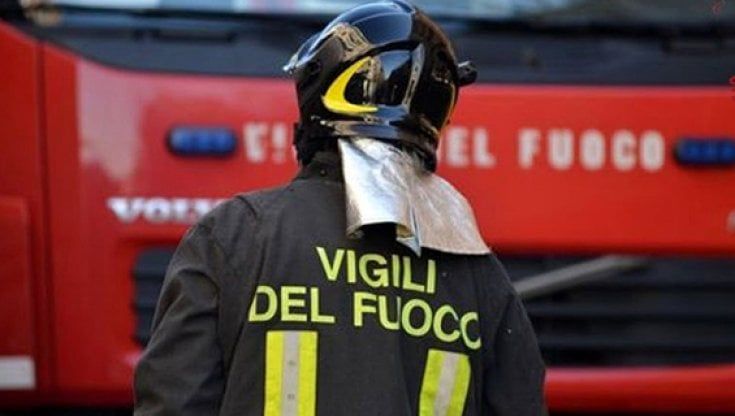 Incendi: rogo in casa, morti due cani e sgombero palazzina