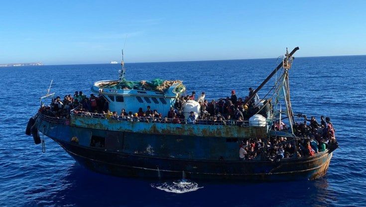 Migranti, oltre mille arrivi a Lampedusa. E Salvini va all'attacco: "Subito un incontro con Draghi"