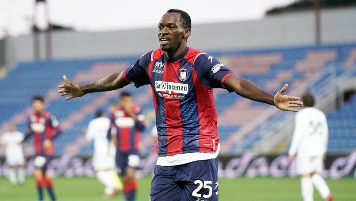 Crotone-Benevento 4-1: doppietta di Simy, Stroppa salva la panchina