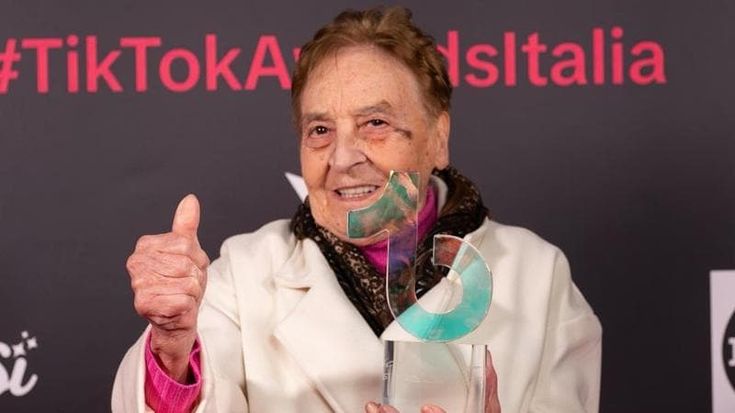 Da Firenze incoronata a 84 anni creator dell’anno ai TikTok Awards: chi è Nonna Silvi