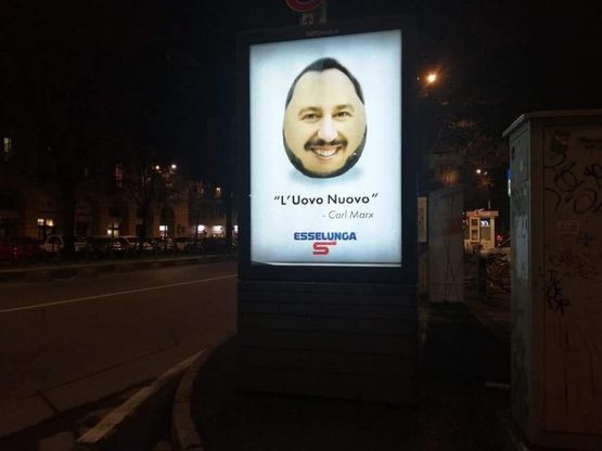 Da Salvini-Hitler al Pd "lapidario", il Banksy torinese approda nelle sale di Palazzo Paesana