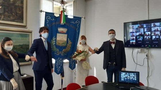 Coronavirus, il matrimonio di Jennifer e Pier in diretta Youtube: parenti in collegamento per il momento del 'sì'