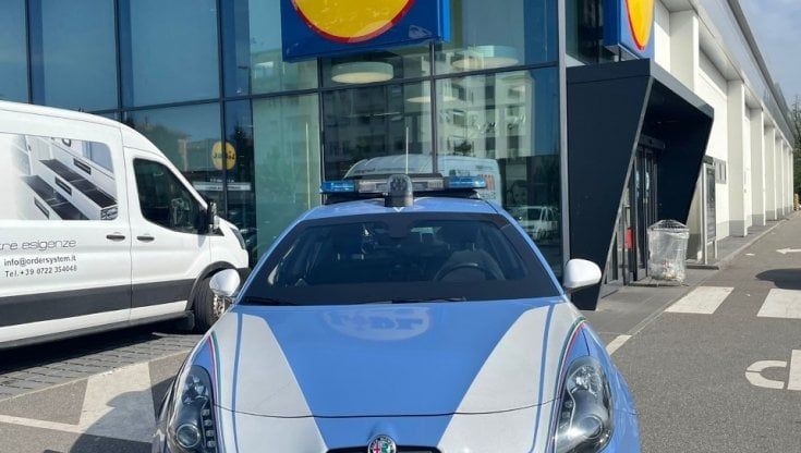 Parma, rissa alla cassa del supermercato: una cliente finisce ai domiciliari 